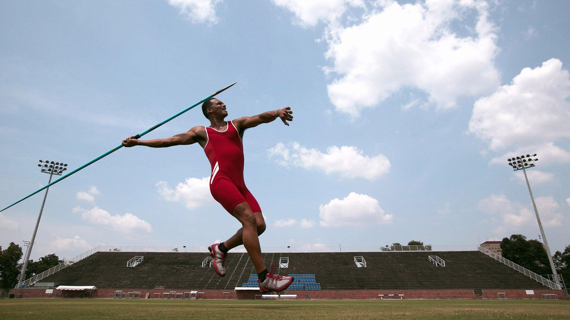 短跑新星闪耀全国锦标赛 破纪录表现引爆田径界